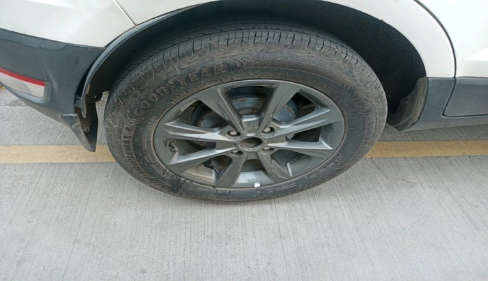 2021 Ford Ecosport TITANIUM 1.5L PETROL, Petrol, Manual, 1,68,206 km, tyre