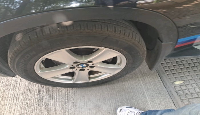 2009 BMW X5 3.0 D, Diesel, Automatic, 2,40,915 km, tyre