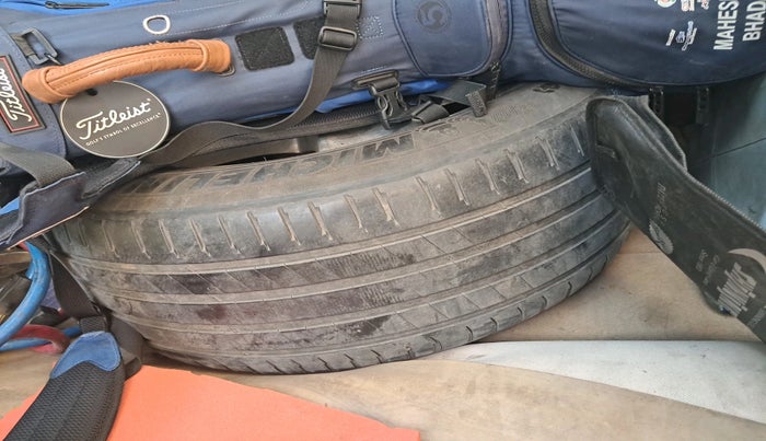 2009 BMW X5 3.0 D, Diesel, Automatic, 2,40,915 km, tyre