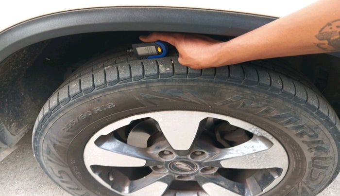 2022 Mahindra ALTURAS G4 2WD AT, Diesel, Automatic, 50,999 km, tyre