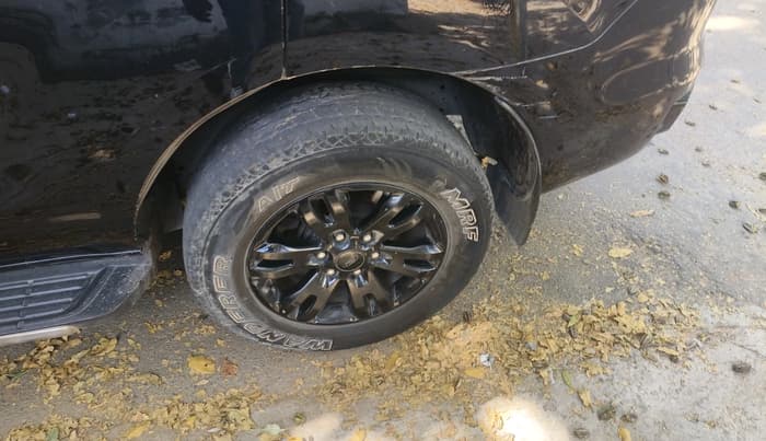 2016 Ford Endeavour TITANIUM 3.2 4X4 AT, Diesel, Automatic, 1,40,915 km, tyre