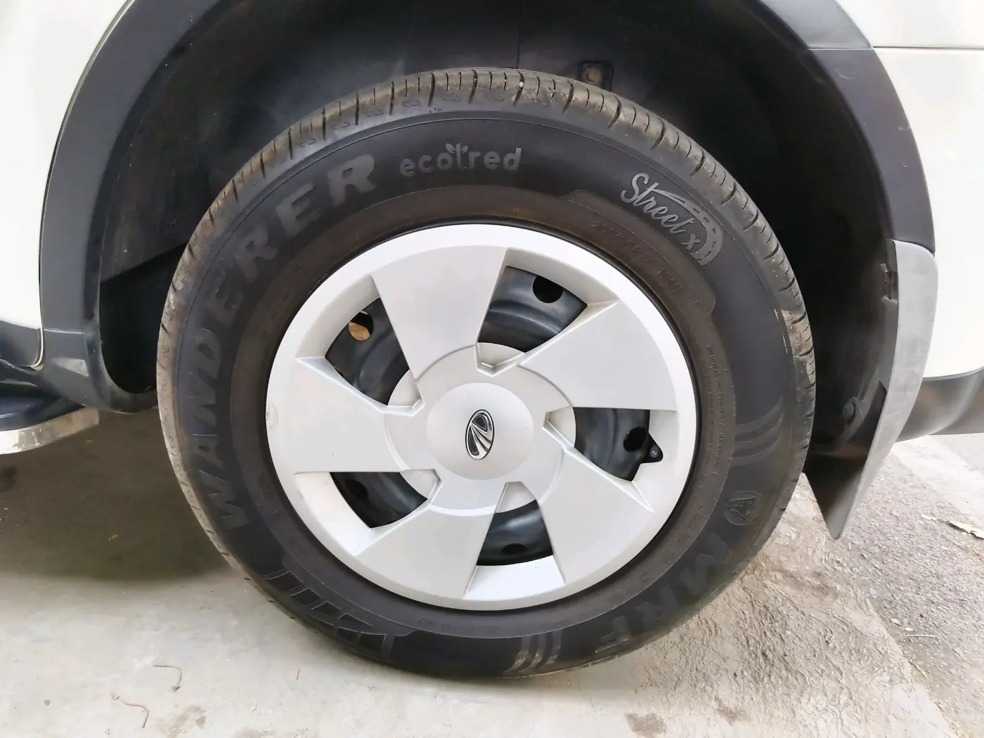 2016 Mahindra XUV500 W6, Diesel, Manual, 50,391 km, tyre
