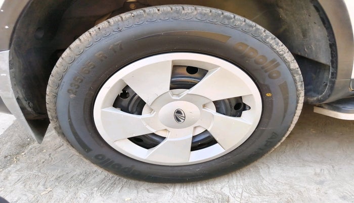 2016 Mahindra XUV500 W6, Diesel, Manual, 50,391 km, tyre