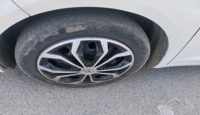 2023 Tata ALTROZ XMA PLUS PETROL, Petrol, Manual, 43,837 km, tyre