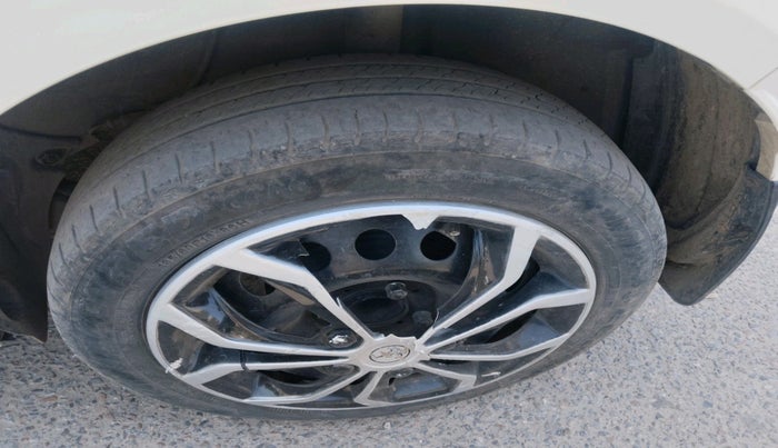 2023 Tata ALTROZ XMA PLUS PETROL, Petrol, Manual, 43,837 km, tyre