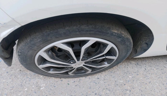 2023 Tata ALTROZ XMA PLUS PETROL, Petrol, Manual, 43,837 km, tyre