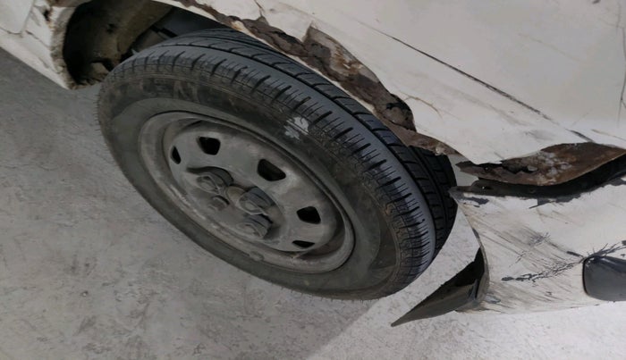 2012 Hyundai Santro Xing GL PLUS, CNG, Manual, 2,19,832 km, tyre