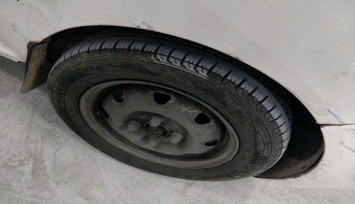 2012 Hyundai Santro Xing GL PLUS, CNG, Manual, 2,19,832 km, tyre