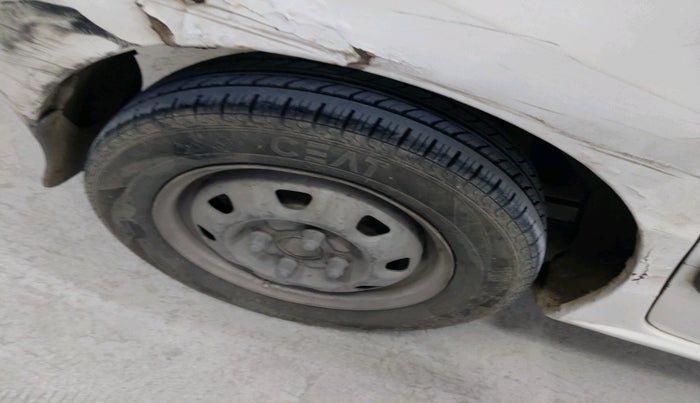 2012 Hyundai Santro Xing GL PLUS, CNG, Manual, 2,19,832 km, tyre