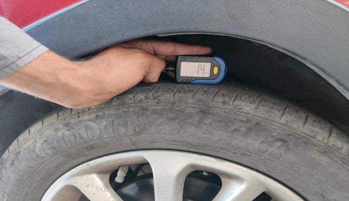 2017 Mahindra Kuv100 K8 D 6 STR, Diesel, Manual, 1,29,038 km, tyre