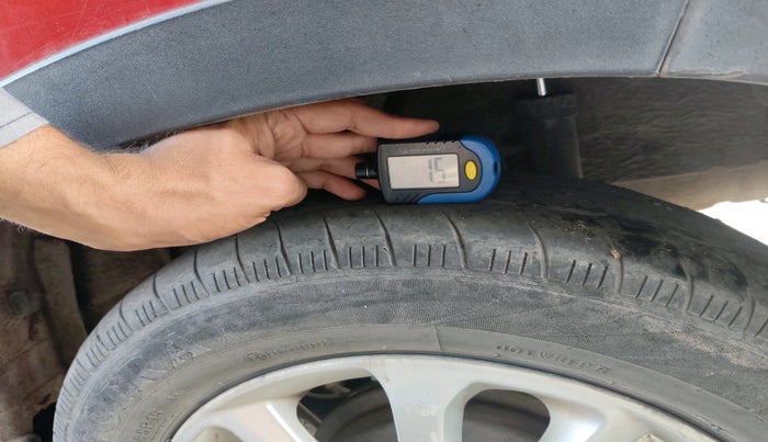 2017 Mahindra Kuv100 K8 D 6 STR, Diesel, Manual, 1,29,038 km, tyre