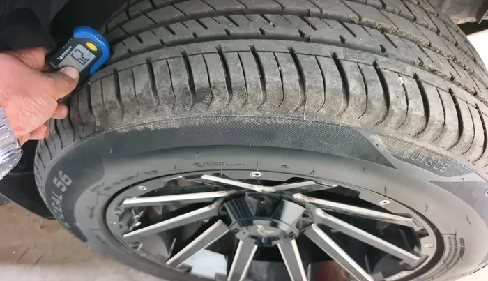 2018 Ford Endeavour TITANIUM 2.2 4X2 AT, Diesel, Automatic, 1,80,709 km, tyre