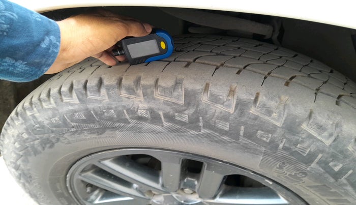 2015 Toyota Fortuner 3.0 4X4 AT, Diesel, Automatic, 3,14,264 km, tyre