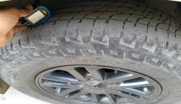 2015 Toyota Fortuner 3.0 4X4 AT, Diesel, Automatic, 3,14,264 km, tyre