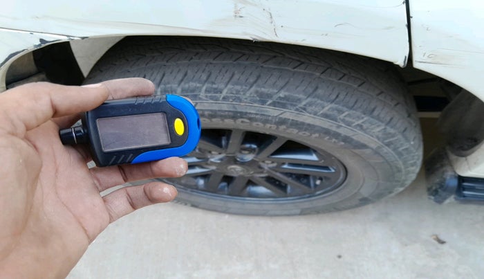 2015 Toyota Fortuner 3.0 4X4 AT, Diesel, Automatic, 3,14,264 km, tyre