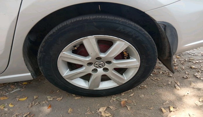 2011 Volkswagen Vento COMFORTLINE 1.6, CNG, Manual, 1,05,247 km, tyre