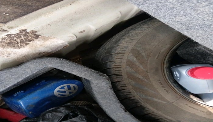 2011 Volkswagen Vento COMFORTLINE 1.6, CNG, Manual, 1,05,247 km, tyre