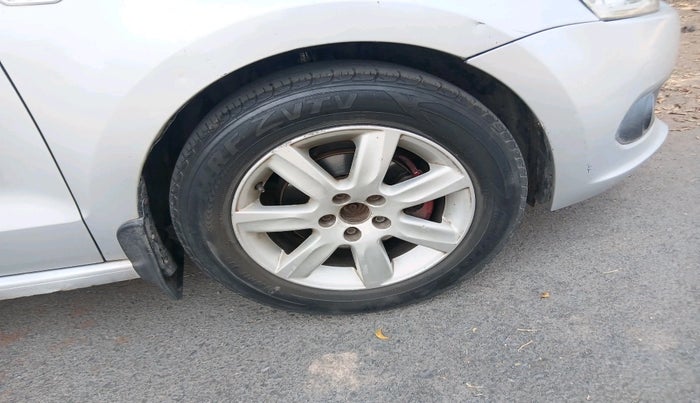 2011 Volkswagen Vento COMFORTLINE 1.6, CNG, Manual, 1,05,247 km, tyre