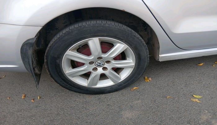 2011 Volkswagen Vento COMFORTLINE 1.6, CNG, Manual, 1,05,247 km, tyre