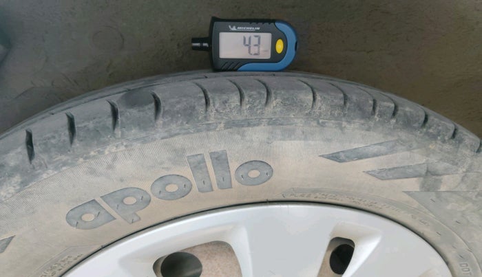 2012 Hyundai i10 MAGNA 1.2, Petrol, Manual, 96,040 km, tyre