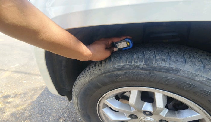 2017 Mahindra TUV300 T8, Diesel, Manual, 1,09,624 km, tyre