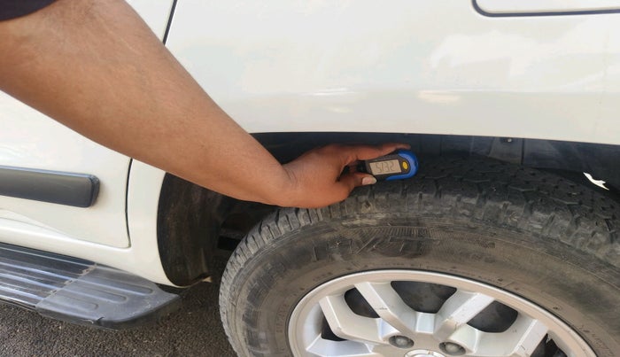 2017 Mahindra TUV300 T8, Diesel, Manual, 1,09,624 km, tyre