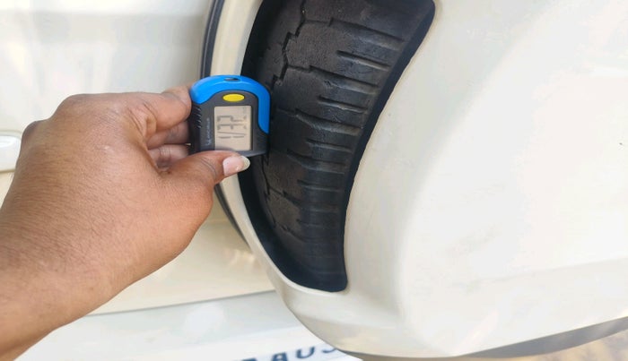 2017 Mahindra TUV300 T8, Diesel, Manual, 1,09,624 km, tyre