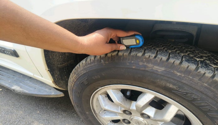 2017 Mahindra TUV300 T8, Diesel, Manual, 1,09,624 km, tyre