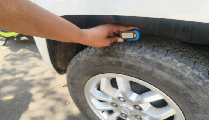 2017 Mahindra TUV300 T8, Diesel, Manual, 1,09,624 km, tyre