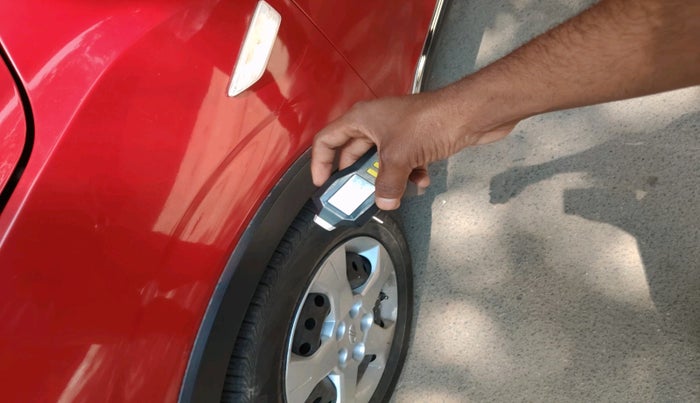 2019 Mahindra XUV300 W6 1.5 DIESEL, Diesel, Manual, 9,99,999 km, tyre
