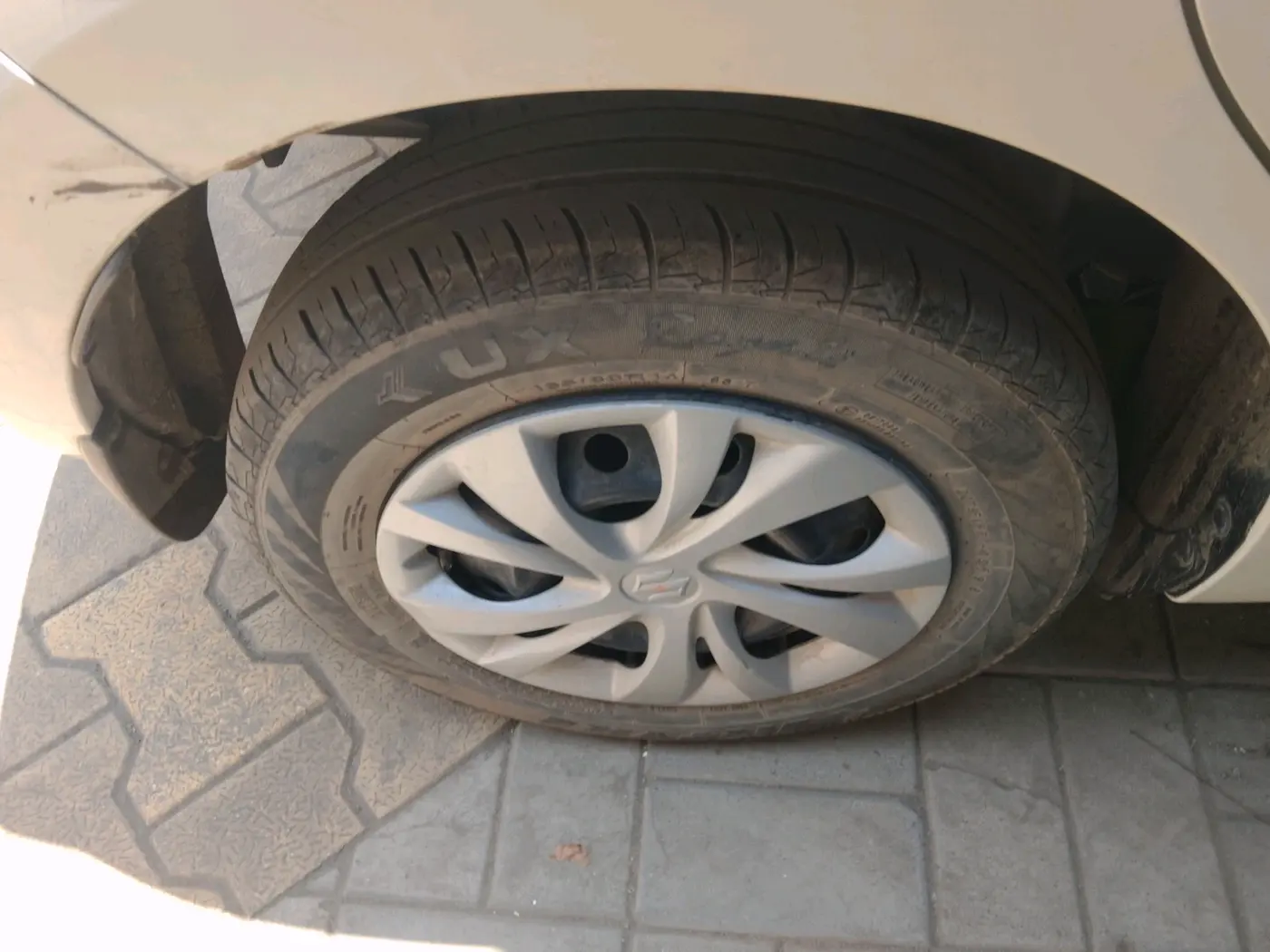 2020 Maruti Swift VXI, Petrol, Manual, 37,284 km, tyre