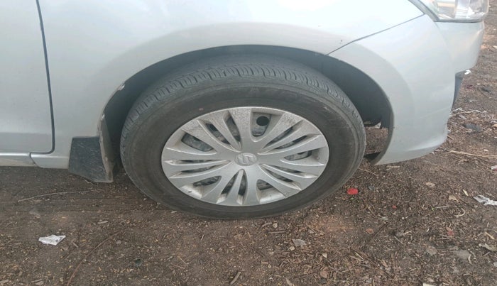 2014 Maruti Ertiga VXI CNG, CNG, Manual, 1,40,726 km, tyre