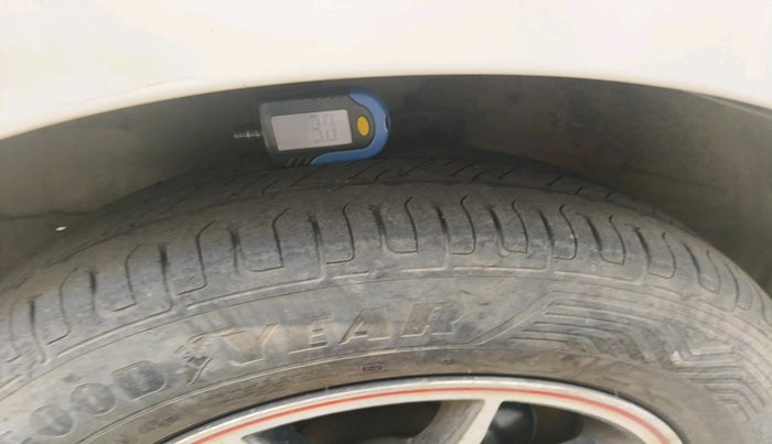 2011 Maruti A Star VXI (ABS) AT, Petrol, Automatic, 71,268 km, tyre