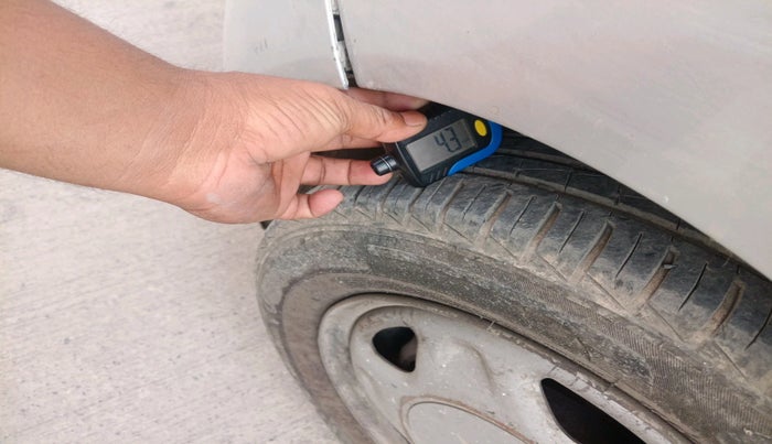 2011 Chevrolet Beat LT PETROL, Petrol, Manual, 1,21,466 km, tyre