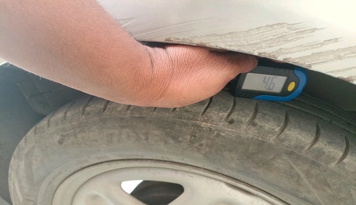 2011 Chevrolet Beat LT PETROL, Petrol, Manual, 1,21,466 km, tyre