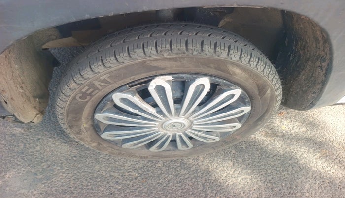 2017 Renault Kwid RXT 0.8, Petrol, Manual, 62,894 km, tyre