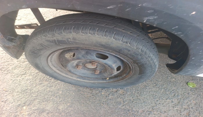 2017 Renault Kwid RXT 0.8, Petrol, Manual, 62,894 km, tyre