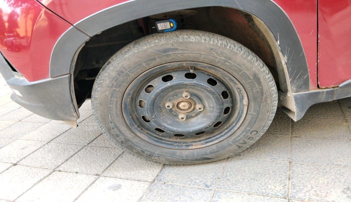 2017 Mahindra Kuv100 K6 PLUS 6 STR, Petrol, Manual, 38,607 km, tyre