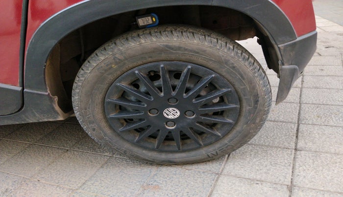 2017 Mahindra Kuv100 K6 PLUS 6 STR, Petrol, Manual, 38,607 km, tyre