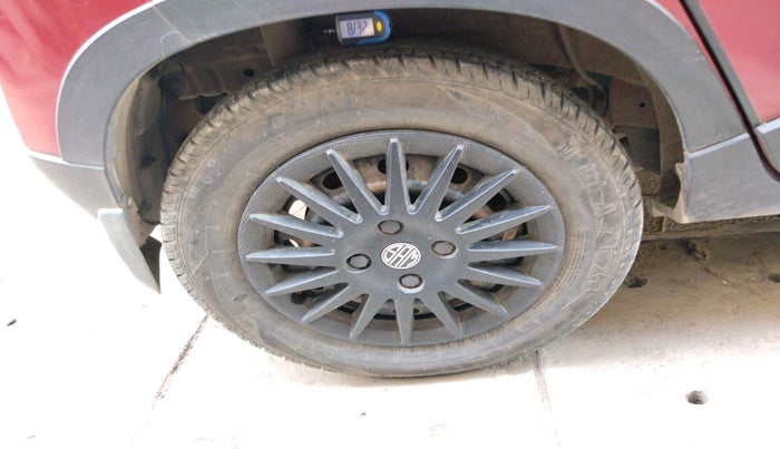 2017 Mahindra Kuv100 K6 PLUS 6 STR, Petrol, Manual, 38,607 km, tyre