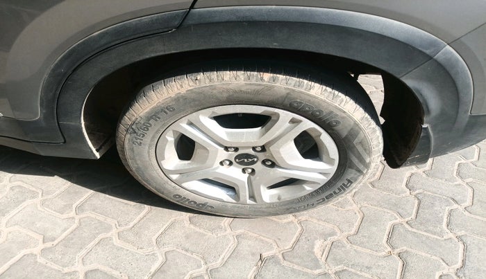2021 KIA SONET HTK PLUS 1.5 AT, Diesel, Automatic, 1,03,817 km, tyre