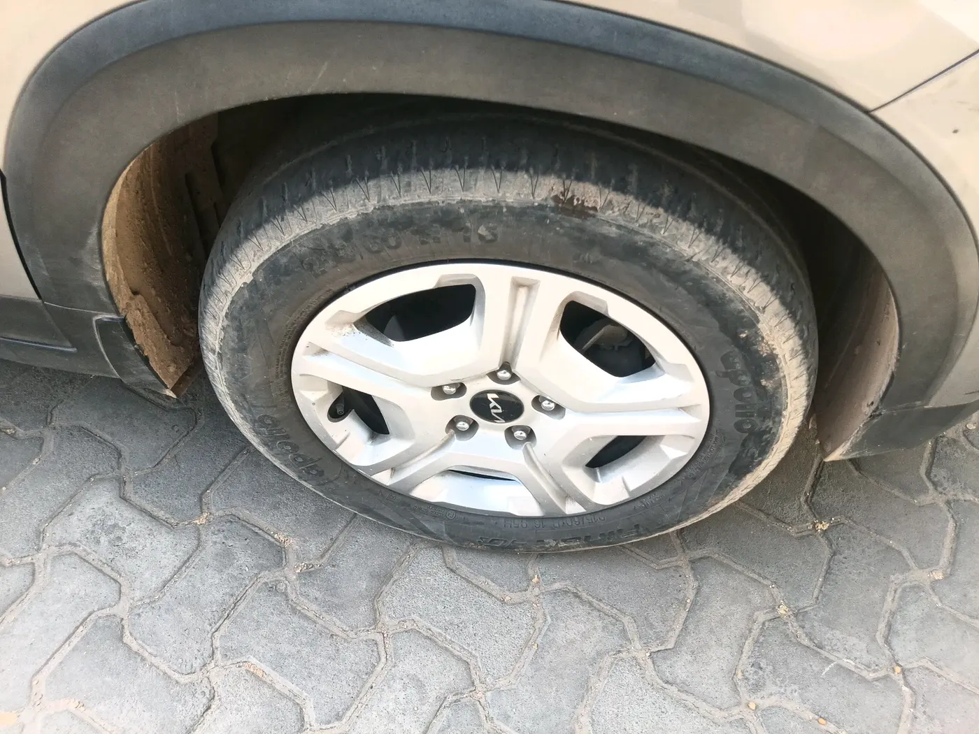 2021 KIA SONET HTK PLUS 1.5 AT, Diesel, Automatic, 1,03,817 km, tyre