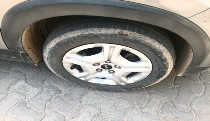 2021 KIA SONET HTK PLUS 1.5 AT, Diesel, Automatic, 1,03,817 km, tyre