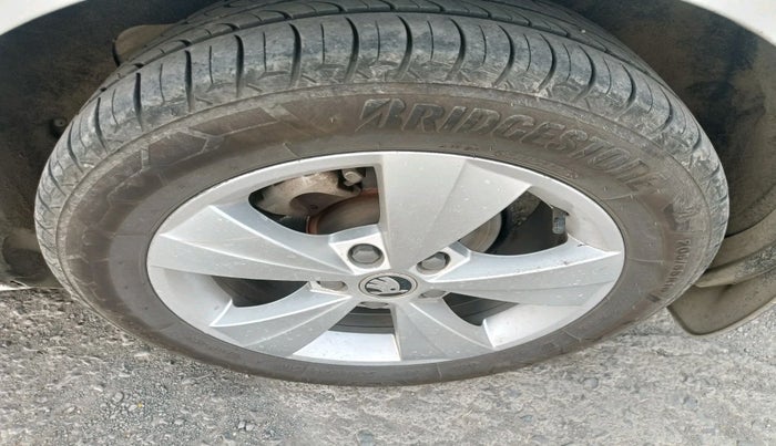 2019 Skoda Octavia 2.0 TDI CR AMBITION, Diesel, Manual, 1,28,010 km, tyre