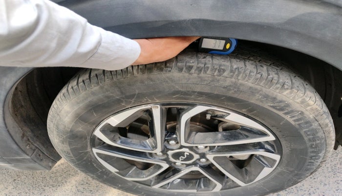 2022 KIA CARENS LUXURY PLUS 1.5 DIESEL AT 6 STR, Diesel, Automatic, 74,808 km, tyre