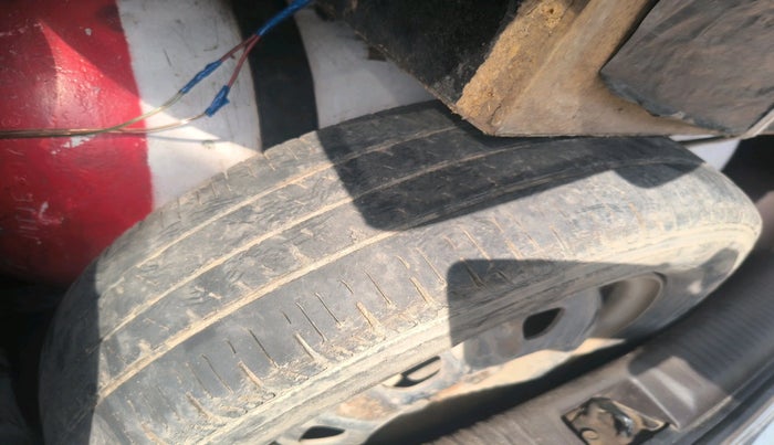 2011 Hyundai Santro Xing GL PLUS, CNG, Manual, 1,30,734 km, tyre