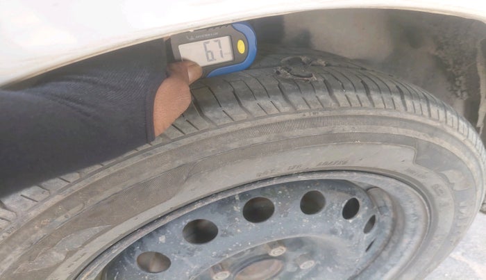 2017 Maruti Ertiga VXI, CNG, Manual, 1,11,815 km, tyre