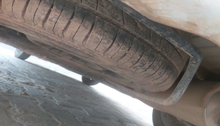 2017 Maruti Ertiga VXI, CNG, Manual, 1,11,815 km, tyre