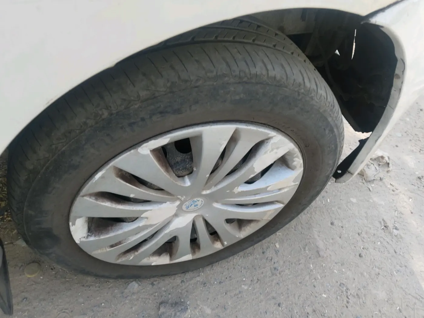 2011 Toyota Etios G, CNG, Manual, 1,18,799 km, tyre