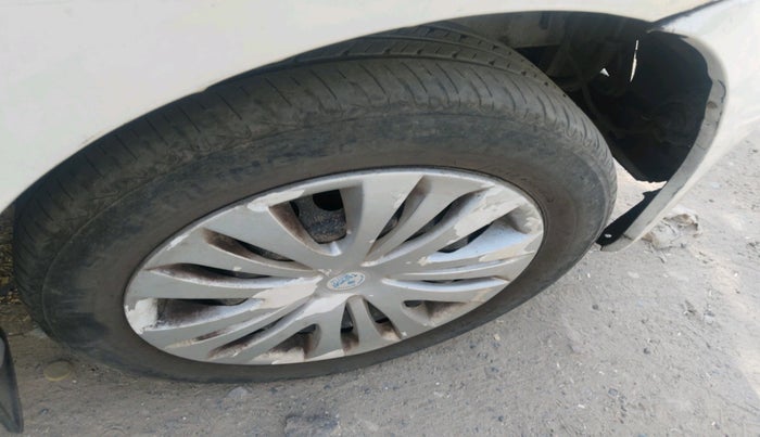 2011 Toyota Etios G, CNG, Manual, 1,18,799 km, tyre